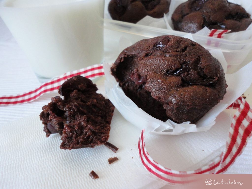 Rumos-meggyes csokis muffin