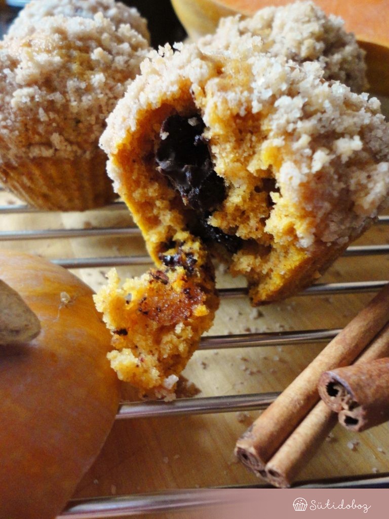 Borzas sütőtök muffin csokidarabokkal