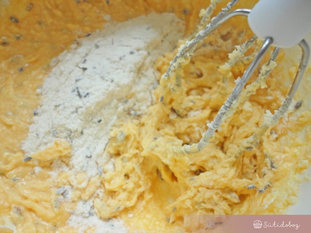 Sárgabarackos-levendulás muffin készítése