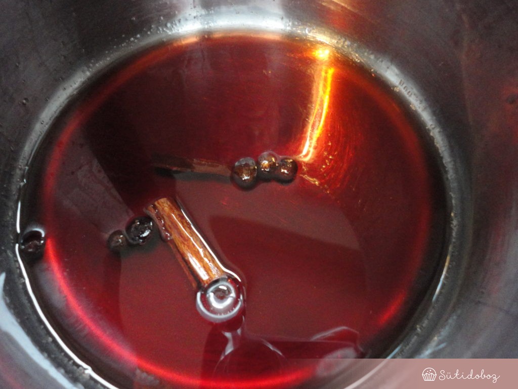 Forralt boros puncstorta készítése