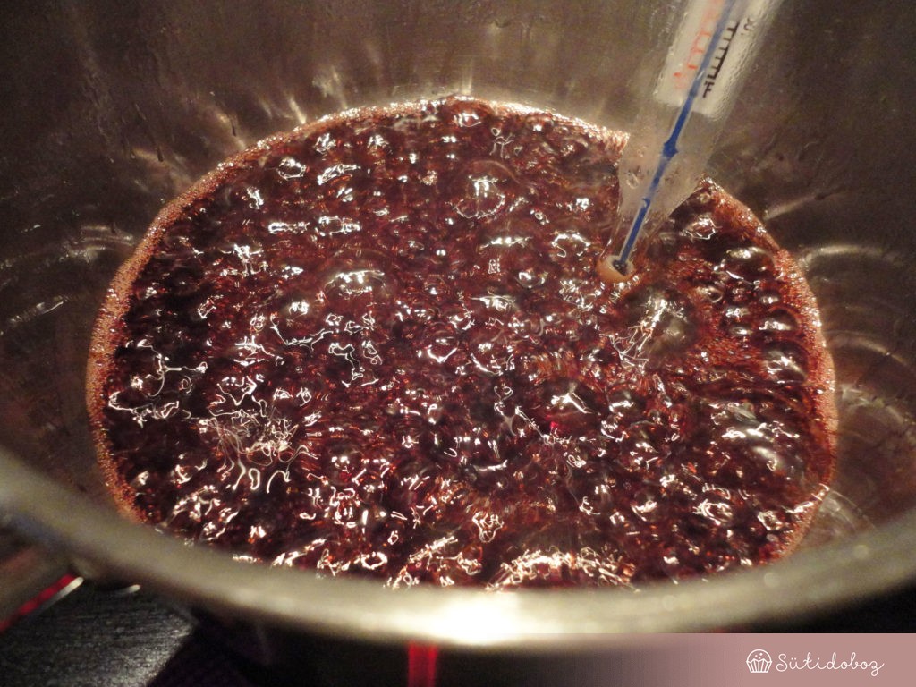 Ruby csokis-málnás macaron készítése